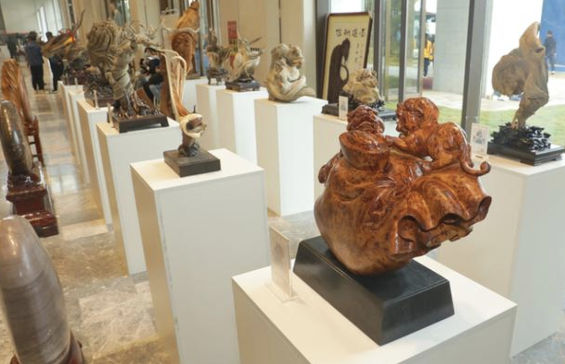 山西省第二届工艺美术产品博览交易会开幕